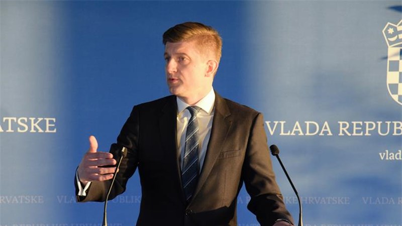 New int'l bond issue being prepared, domestic issue in July